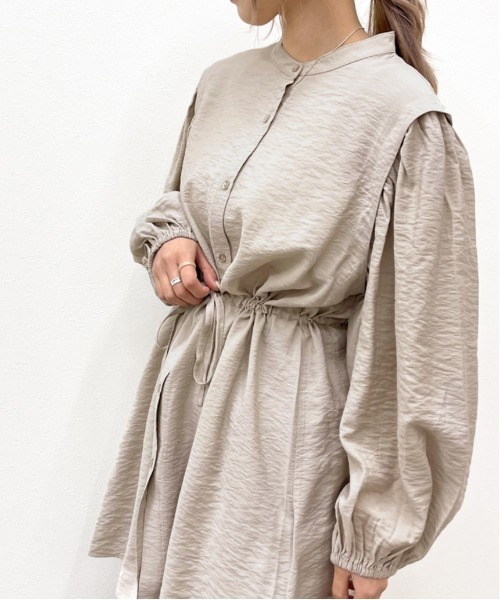 apres jour mignon（アプレジュールミニョン）の「バンドカラーチュニックブラウス【ZOZOTOWN限定アイテム】（シャツ/ブラウス・レディース・オフホワイト/ブラック/グレイッシュベージュ・X-LARGE/フリー）」の3枚目の写真