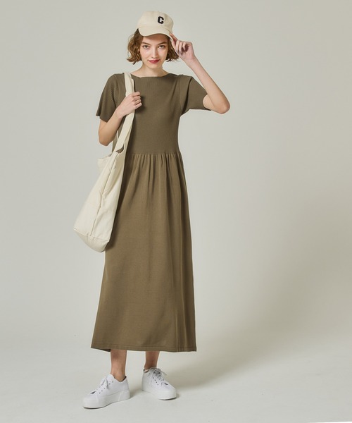 coca（coca）（コカ）の「＼＼新色登場／／ショートスリーブボートネックサマーニットワンピース（ワンピース・レディース・ブラック/ブルー/ベージュ/カーキ・ONE SIZE）」の4枚目の写真