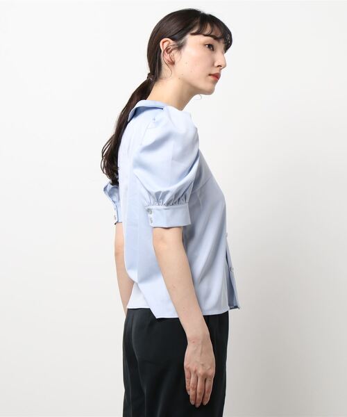 ANDGEEBEE（アンジービー）の「フロントボタンパワショルシャツ（シャツ/ブラウス・レディース・ホワイト/ライトブルー・MEDIUM）」の4枚目の写真