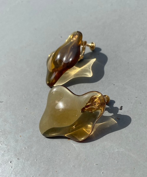 natural couture（ナチュラルクチュール）の「クリアデザインイヤリング（イヤリング・レディース・ブラウン/クリア・FREE）」の4枚目の写真