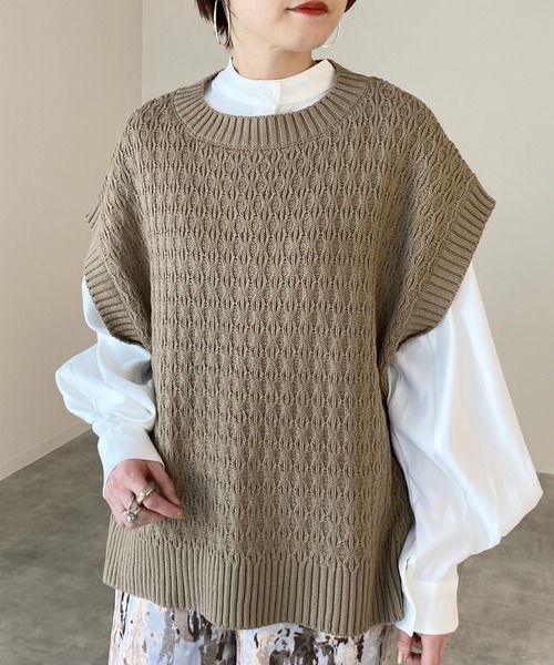 She's Closet(シーズクローゼット)の「サイドスリットフレンチスリーブニットベスト(ベスト・レディース・ブラック/ベージュ/パープル/グリーン/アイボリー・FREE)」の4枚目の写真