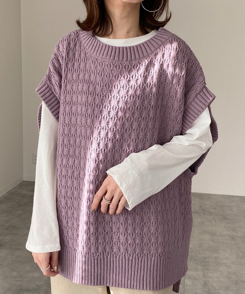 She's Closet(シーズクローゼット)の「サイドスリットフレンチスリーブニットベスト(ベスト・レディース・ブラック/ベージュ/パープル/グリーン/アイボリー・FREE)」の1枚目の写真