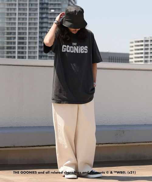 GOOD ROCK SPEED（グッドロックスピード）の「【WEB限定/SHIPS別注】GOOD ROCK SPEED: ピグメント加工 MOVIE プリント Tシャツ（Tシャツ/カットソー・メンズ・ホワイト/チャコールグレー/ブラック/ダークグレー・MEDIUM/LARGE/X-LARGE/SMALL）」の16枚目の写真