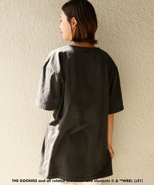 GOOD ROCK SPEED（グッドロックスピード）の「【WEB限定/SHIPS別注】GOOD ROCK SPEED: ピグメント加工 MOVIE プリント Tシャツ（Tシャツ/カットソー・メンズ・ホワイト/チャコールグレー/ブラック/ダークグレー・MEDIUM/LARGE/X-LARGE/SMALL）」の20枚目の写真