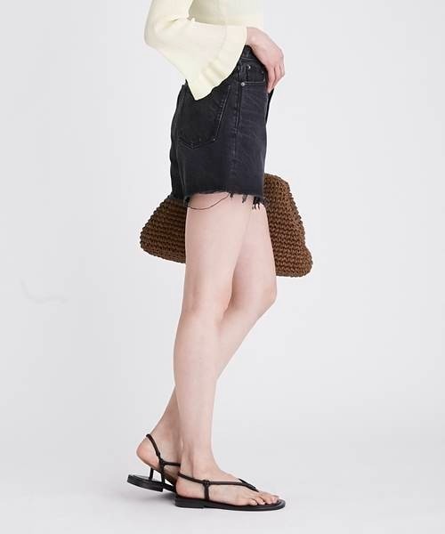 Mila Owen（ミラオーウェン）の「カットオフデニムショートパンツ（デニムパンツ・レディース・ライトグレー/ブラック/ブルー・1/0）」の11枚目の写真