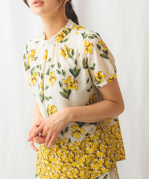 NARACAMICIE(ナラカミーチェ)の「グラデーションフラワー半袖プルオーバー(シャツ/ブラウス・レディース・ブルー/イエロー・MEDIUM/SMALL/LARGE/XX-LARGE/X-LARGE)」の6枚目の写真