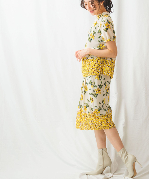 NARACAMICIE(ナラカミーチェ)の「グラデーションフラワー半袖プルオーバー(シャツ/ブラウス・レディース・ブルー/イエロー・MEDIUM/SMALL/LARGE/XX-LARGE/X-LARGE)」の17枚目の写真