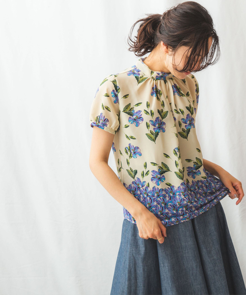 NARACAMICIE(ナラカミーチェ)の「グラデーションフラワー半袖プルオーバー(シャツ/ブラウス・レディース・ブルー/イエロー・MEDIUM/SMALL/LARGE/XX-LARGE/X-LARGE)」の15枚目の写真