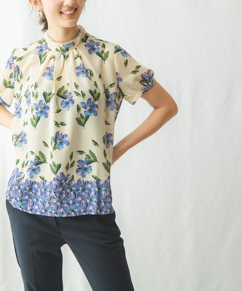 NARACAMICIE(ナラカミーチェ)の「グラデーションフラワー半袖プルオーバー(シャツ/ブラウス・レディース・ブルー/イエロー・MEDIUM/SMALL/LARGE/XX-LARGE/X-LARGE)」の1枚目の写真