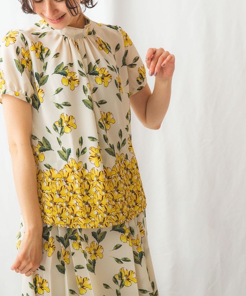 NARACAMICIE(ナラカミーチェ)の「グラデーションフラワー半袖プルオーバー(シャツ/ブラウス・レディース・ブルー/イエロー・MEDIUM/SMALL/LARGE/XX-LARGE/X-LARGE)」の10枚目の写真