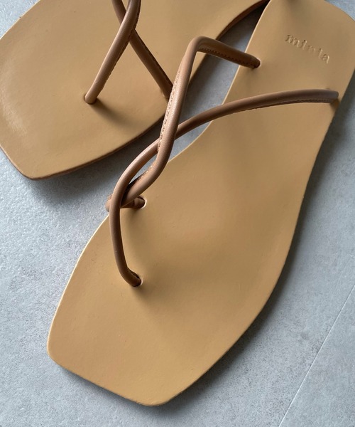 y/m by misato（イムバイミサト）の「フラットトングサンダル（サンダル・レディース・ブラック/ベージュ・SMALL/MEDIUM/LARGE）」の6枚目の写真