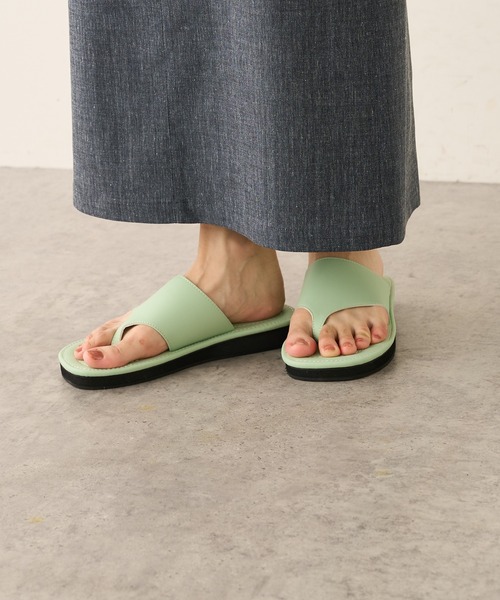 Lui's（ルイス）の「トングサンダル（サンダル・レディース・ブラック/ホワイト/ミント・24.5/23.5/24.5cm/23.5cm）」の3枚目の写真