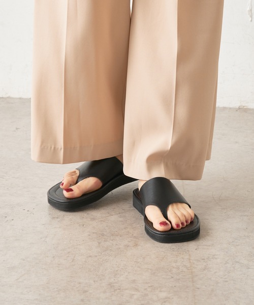 Lui's（ルイス）の「トングサンダル（サンダル・レディース・ブラック/ホワイト/ミント・24.5/23.5/24.5cm/23.5cm）」の2枚目の写真