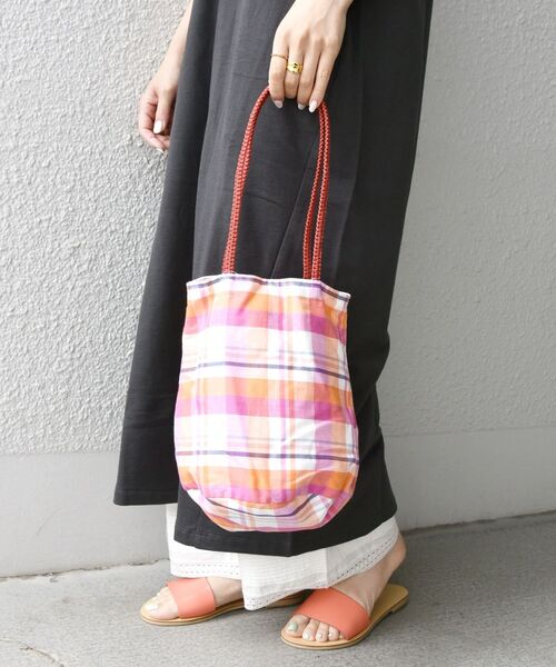 The Bagmati(ザバグマティ)の「【SHIPS any別注】The Bagmati:チェック マルシェバッグ(トートバッグ・レディース・ピンク系その他/ライトグリーン/ブルー・ONE SIZE)」の14枚目の写真