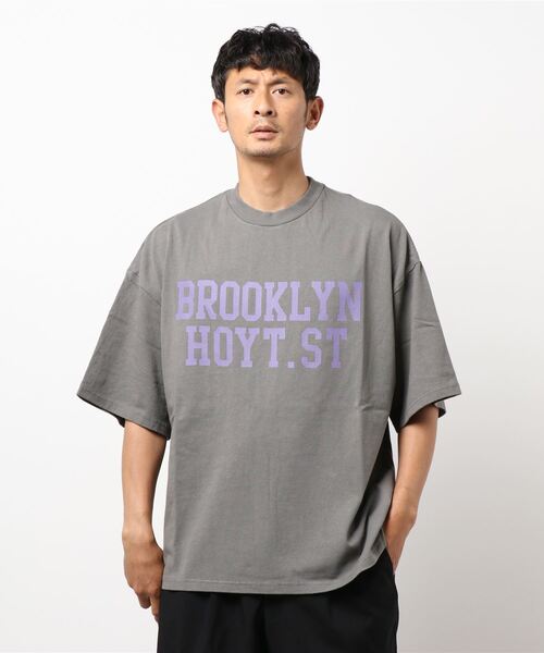INASTUDIOS ZOO(イーナストゥディオスズー)の「「INASTUDIOS SELECT」カレッジプリントTシャツ(Tシャツ/カットソー・メンズ・ネイビー/キナリ/ホワイト系その他/グリーン系その他/ワインレッド/ベージュ系その他/レッド系その他/ベージュ/チャコール/グレー系その他/ブルー系その他/オリーブ・MEDIUM/X-LARGE/LARGE)」の19枚目の写真