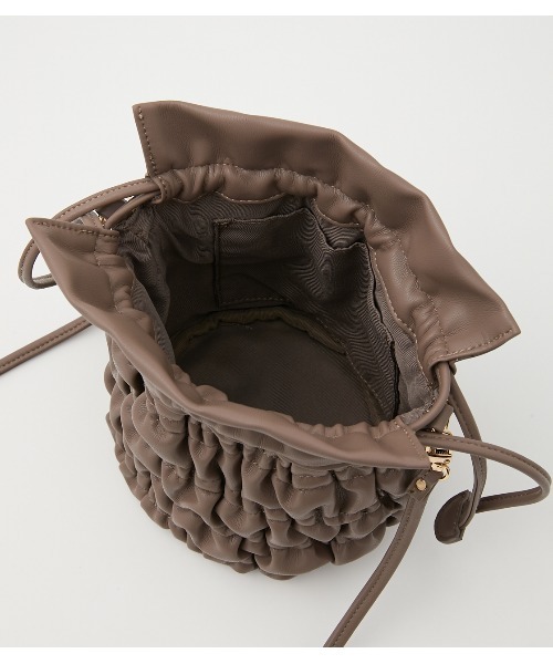 crie conforto（クリーコンフォルト）の「シャーリングミニショルダーバッグ（ショルダーバッグ・レディース・グレー/ブラック/ベージュ・FREE）」の7枚目の写真