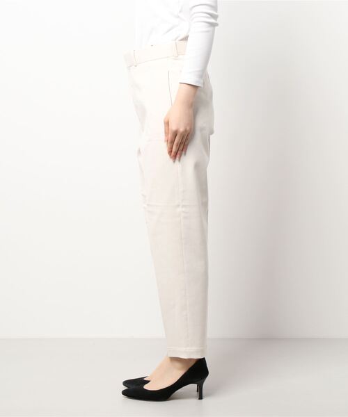 SCYE BASICS（サイベーシックス）の「【SCYE BASICS】ルーズフィット テーパードチノパンツ WOMEN（チノパンツ・レディース・アイボリー・36/38）」の2枚目の写真