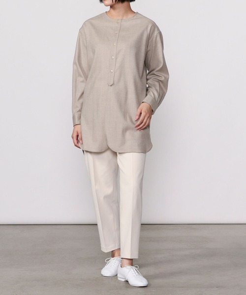 SCYE BASICS（サイベーシックス）の「【SCYE BASICS】ルーズフィット テーパードチノパンツ WOMEN（チノパンツ・レディース・アイボリー・36/38）」の5枚目の写真