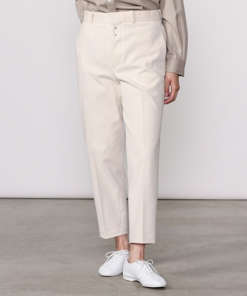 SCYE BASICS（サイベーシックス）の「【SCYE BASICS】ルーズフィット テーパードチノパンツ WOMEN（チノパンツ・レディース・アイボリー・36/38）」の6枚目の写真