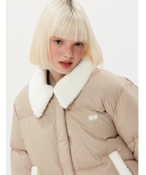 KIRSH（キルシー）の「A'GEM/9 × .kom『KIRSH/キルシー』CHERRY FUR DOWN SHORT JACKET/チェリーデザイン ダックダウンジャケット（ダウンジャケット/コート・レディース・ブラック/ベージュ・FREE）」の14枚目の写真