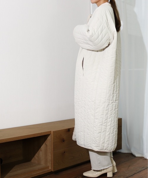 Per sist ence（パーシエンス）の「Per sist ence/パーシエンス　縦キルト ロングコート（その他アウター・レディース・ベージュ/アイボリー/モカ・FREE）」の5枚目の写真