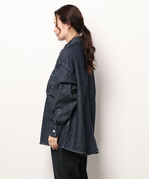 Levi's（リーバイス）の「【Levi's】ＲＥＤデニムシャツ（シャツ/ブラウス・レディース・ダークインディゴブルー・M/S）」の3枚目の写真