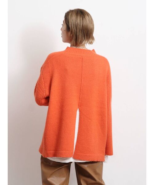 Ungrid(アングリッド)の「【WEB限定】バックスリットルーズニット(ニット/セーター・レディース・ブラック/ピンク/オレンジ/ブルー/グリーン/アイボリー/モカ/グリーン系その他・FREE)」の8枚目の写真