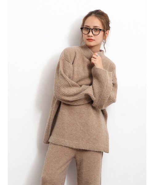 Ungrid(アングリッド)の「【WEB限定】バックスリットルーズニット(ニット/セーター・レディース・ブラック/ピンク/オレンジ/ブルー/グリーン/アイボリー/モカ/グリーン系その他・FREE)」の9枚目の写真