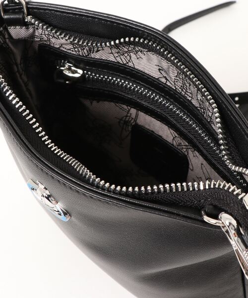 Vivienne Westwood(ヴィヴィアンウエストウッド)の「51160005/40564EMMA NEW SQUARE CROSSBODY(ボディバッグ/ウエストポーチ・レディース・ブラック/オレンジ/グリーン・FREE)」の6枚目の写真