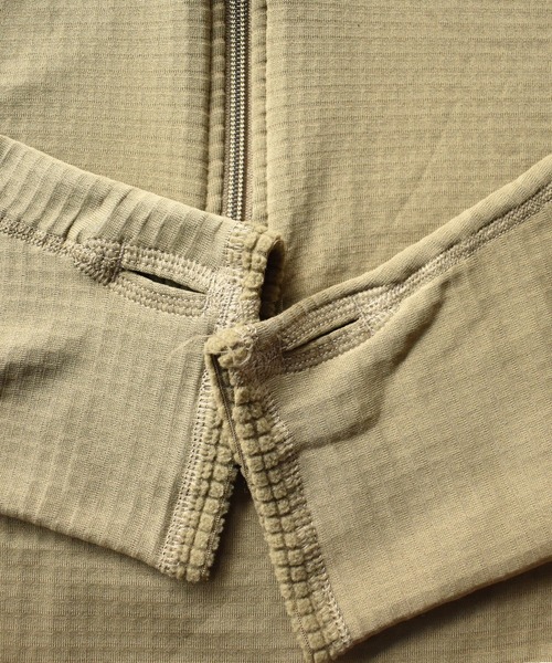 VINTAGE(ヴィンテージ)の「【ヴィンテージ古着】Military GENⅢ ハーフジップ フリース トップス(ジャージ・メンズ・ベージュ・LARGE)」の4枚目の写真