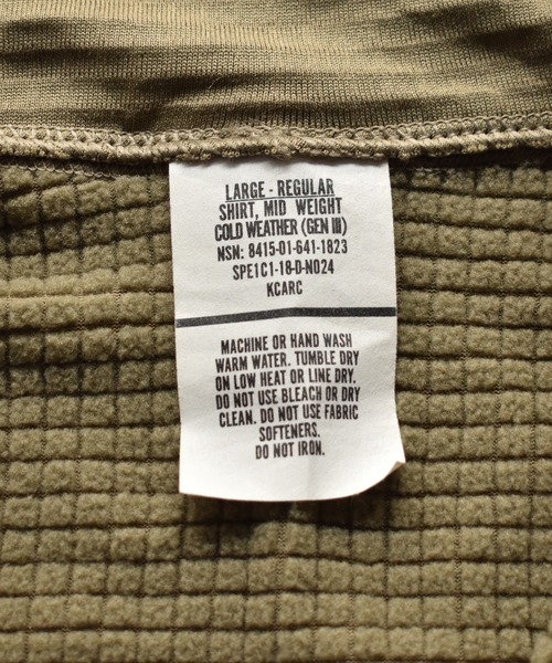 VINTAGE(ヴィンテージ)の「【ヴィンテージ古着】Military GENⅢ ハーフジップ フリース トップス(ジャージ・メンズ・ベージュ・LARGE)」の2枚目の写真