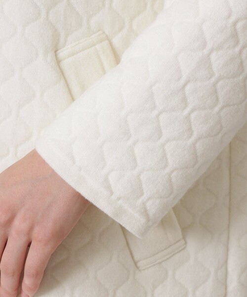 MACKINTOSH LONDON(マッキントッシュ ロンドン)の「ニッティングキルトコート(その他アウター・レディース・オフホワイト/ネイビー・38)」の4枚目の写真