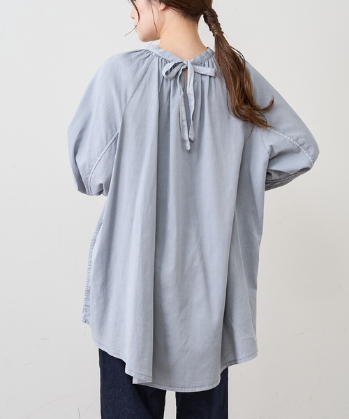 PUAL CE CIN（ピュアルセシン）の「製品染め後ろリボンプルオーバーブラウス（シャツ/ブラウス・レディース・ベージュ/スミクロ/ブルー/アイボリー/モカ・FREE）」の15枚目の写真