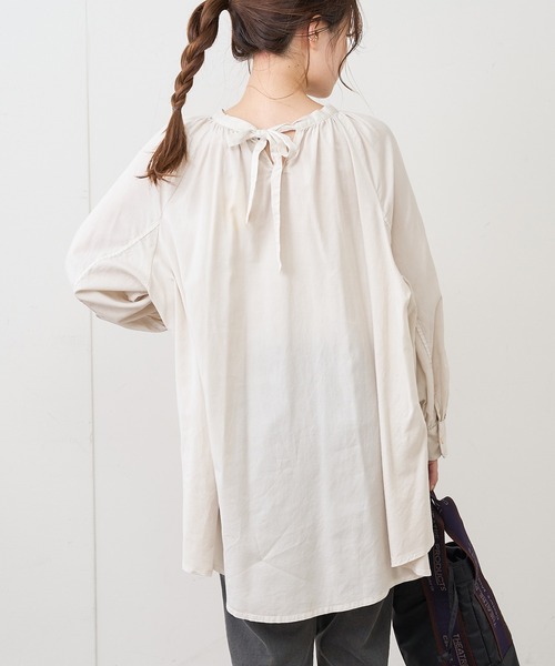 PUAL CE CIN（ピュアルセシン）の「製品染め後ろリボンプルオーバーブラウス（シャツ/ブラウス・レディース・ベージュ/スミクロ/ブルー/アイボリー/モカ・FREE）」の18枚目の写真