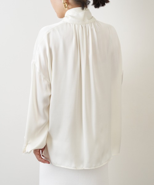 Whim Gazette（ウィムガゼット）の「サテンボウタイブラウス（シャツ