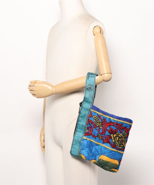 PUEBCO(プエブコ)の「MAO'S FABRIC POUCH(ハンドバッグ・メンズ・ダークパープル/レッド/ブルー/ダークブラウン/ブラウン・ONE SIZE)」の9枚目の写真