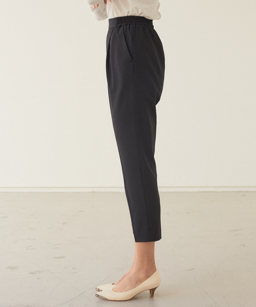 abahouse mavie(アバハウスマヴィ)の「ストレッチバックフレアーセットアップ(スーツセット・レディース・ブラック/ネイビー/グレイッシュベージュ/ダークネイビー/アイボリー/ブルー系その他/グレー系その他・38/36)」の14枚目の写真