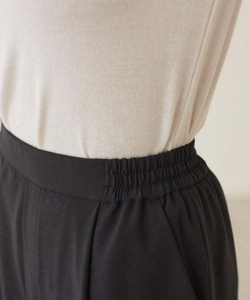 abahouse mavie(アバハウスマヴィ)の「ストレッチバックフレアーセットアップ(スーツセット・レディース・ブラック/ネイビー/グレイッシュベージュ/ダークネイビー/アイボリー/ブルー系その他/グレー系その他・38/36)」の15枚目の写真