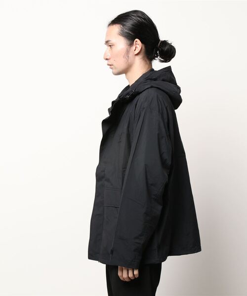 Gramicci(グラミチ)の「GRAMICCI/グラミチ LIGHT NYLON EDRIZZLER JACKET(ブルゾン・メンズ・ブラック/オリーブ・MEDIUM/LARGE/X-LARGE)」の12枚目の写真