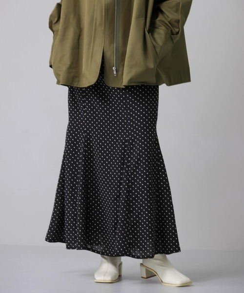 KBF(ケイビーエフ)の「ドット柄マーメイドスカート(スカート・レディース・ホワイト系その他/ブラック系その他・ONE)」の2枚目の写真