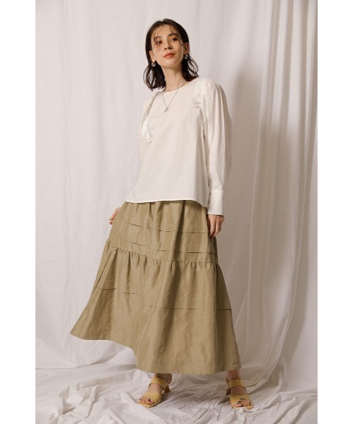 crie conforto（クリーコンフォルト）の「ショルダーフリルブラウス（シャツ/ブラウス・レディース・ブラック/オフホワイト/オレンジ・SMALL/MEDIUM）」の20枚目の写真