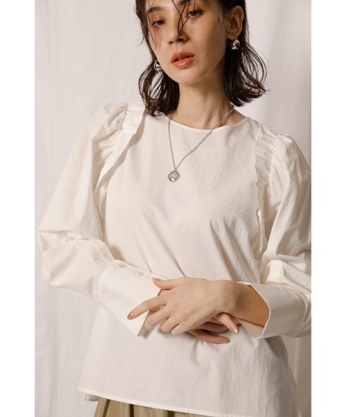 crie conforto（クリーコンフォルト）の「ショルダーフリルブラウス（シャツ/ブラウス・レディース・ブラック/オフホワイト/オレンジ・SMALL/MEDIUM）」の21枚目の写真