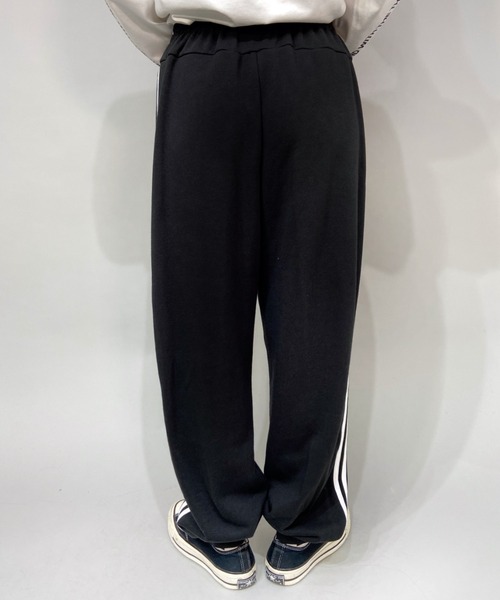 adidas(アディダス)の「adidas/アディダス ルーズシルエット スリーストライプススウェットパンツ DC553(スウェットパンツ・レディース・ベージュ/ブラック・M/L)」の6枚目の写真