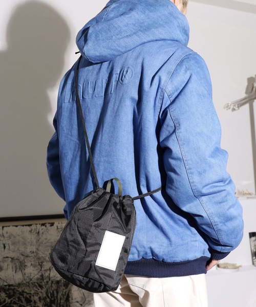 THRIFTY LOOK（スリフティールック）の「THRIFTY LOOK/スリフティルック QUILT EFFECT BAG  巾着キルティングバッグ（ショルダーバッグ・メンズ・ブラック/グレー/オリーブ・ONE SIZE）」の5枚目の写真