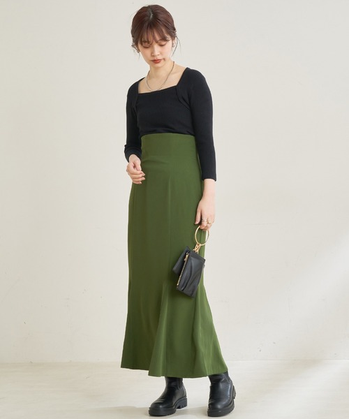 natural couture（ナチュラルクチュール）の「【WEB限定・2サイズ展開】理想の美シルエットラインが叶うハイウエスト落ち感マーメイドスカート（スカート・レディース・ブラック/パープル/アイボリー/グリーン・MEDIUM/SMALL）」の12枚目の写真