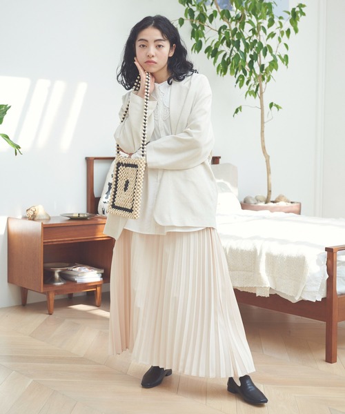 Libra Cue(リブラ キュー)の「”プリーツロングスカート” ゴムウエストのリラックス仕様、裏地付き、着回しが効くオールシーズンスカート(スカート・レディース・ブラック/レッド/アイボリー/イエロー・FREE)」の6枚目の写真