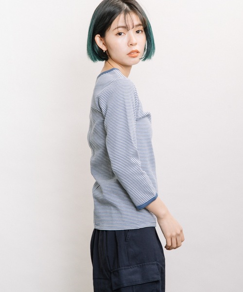 refinedworks(リファインドワークス)の「ボーダーテレコ7分袖インナー(Tシャツ/カットソー・レディース・チャコールグレー/ベージュ/ブルー・FREE)」の16枚目の写真