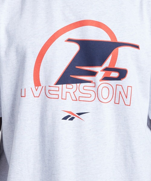 Reebok（リーボック）の「アイバーソン バスケットボール I3 ロゴ ショート スリーブ Tシャツ / Iverson Basketball I3 Logo Short Sleeve T-Shirt /（Tシャツ/カットソー・メンズ・ホワイト/ブラック・LARGE/X-LARGE/X-SMALL/SMALL/MEDIUM/XX-LARGE/XXX-LARGE）」の4枚目の写真