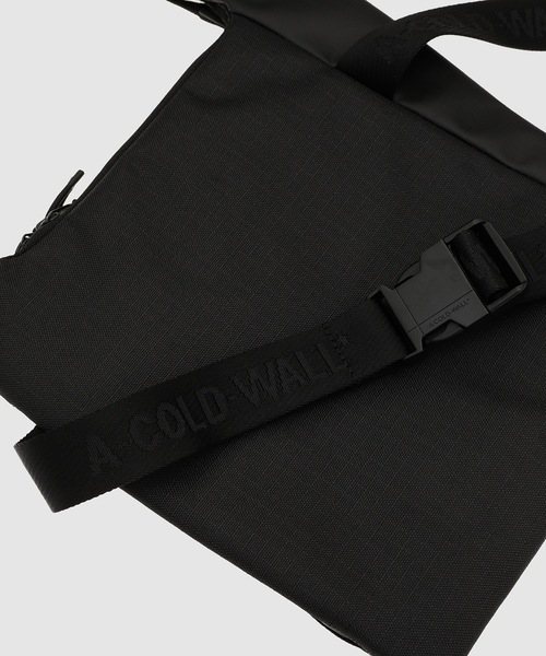 A-COLD-WALL*(アコールドウォール)の「TYPOGRAPHIC RIPSTOP CROSS BODY(ショルダーバッグ・メンズ・ブラック・FREE)」の6枚目の写真