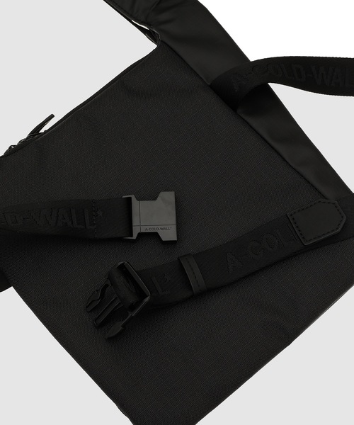 A-COLD-WALL*(アコールドウォール)の「TYPOGRAPHIC RIPSTOP CROSS BODY(ショルダーバッグ・メンズ・ブラック・FREE)」の7枚目の写真